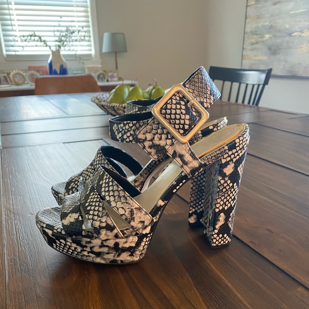 Brand New GUESS snakeskin platform sandals